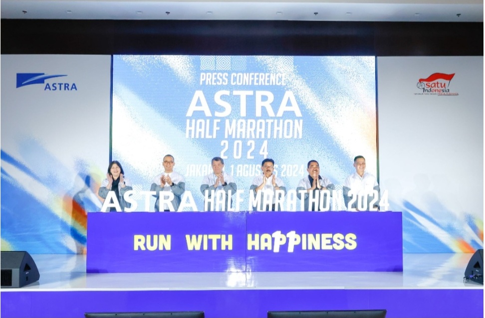 Para pembina Astra Runners, yang terdiri Group Chief Financial Officer Astra Infra Halim Wahjana, GFC Leader Corporate Communications ESR & ESG Astra Yulian Warman, Head of Corporate Communications Astra Boy Kelana Soebroto, Direktur SIGAP Rujito Purnomo, Presiden Direktur Astra Property Nilawati Irjani dan Captain Astra Runners sekaligus Project Leader Astra Half Marathon Dimas Ario saat memberikan penjelasan terkait Astra Half Marathon 2024 di Menara Astra Jakarta (1/8)