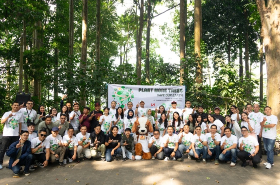 Swiss-Belresort Dago Heritage dan Zest Sukajadi Bandung Gandeng Dinas Kehutanan Provinsi Jawa Barat untuk Penanaman Seratus Pohon di Taman Hutan Raya Ir. H. Djuanda Bandung (TAHURA)