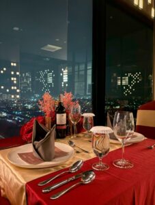 SALUTE BAR & LOUNGE Tempat Sempurna untuk Romantic Dinner dengan Pemandangan City Lights di Gading Serpong