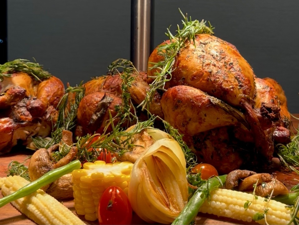 VIVERE Hotel, ARTOTEL Curated Hadirkan Christmas Joy Feast