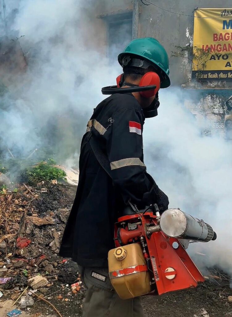 Hotel Horison Ciledug berkolaborasi pemerintah setempat untuk fogging nyamuk di pemukiman sekitar hotel