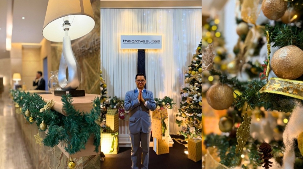 Dekorasi Natal area resepsionis The Grove Suites by Grand Aston, staf berpose di pohon Natal, dan tampilan pohon Natal
