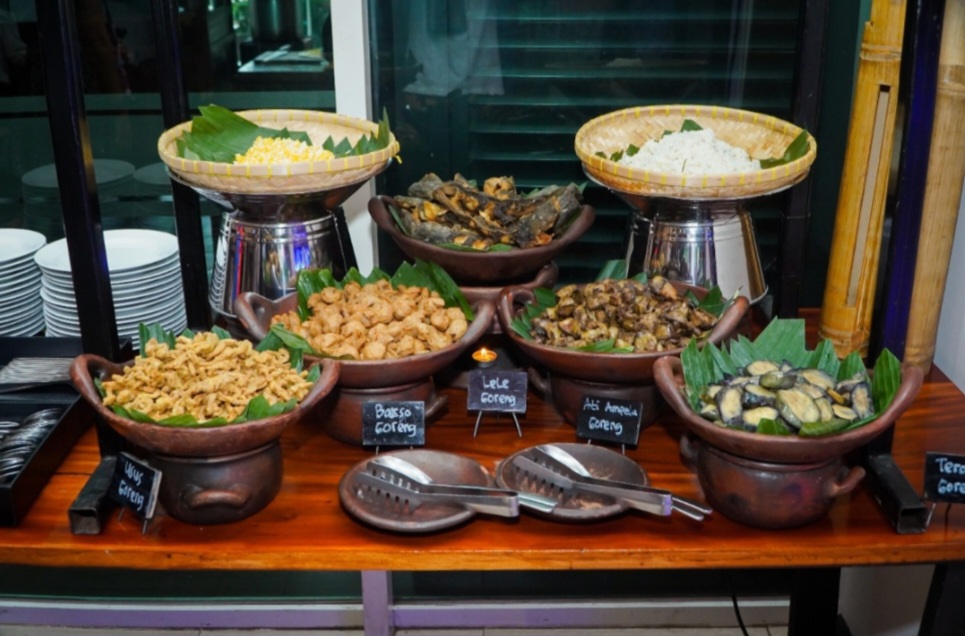 Swiss-Belresidences Kalibata Hadirkan Momen Berbuka Penuh Kehangatan Keluarga Sajian Tradisional Otentik Di “Kampoeng Ramadan”