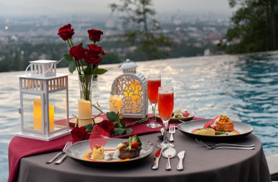 Rayakan Hari Valentine dengan Makan Malam Romantis “Sunset to Stars” di Swiss-Belresort Dago Heritage Bandung
