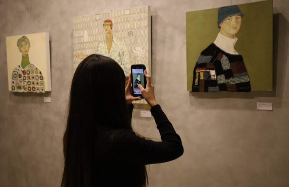 Mangkuluhur ARTOTEL Suites "WEAVING THE UNSEEN": Debut Solo karya Ratih Alsaira