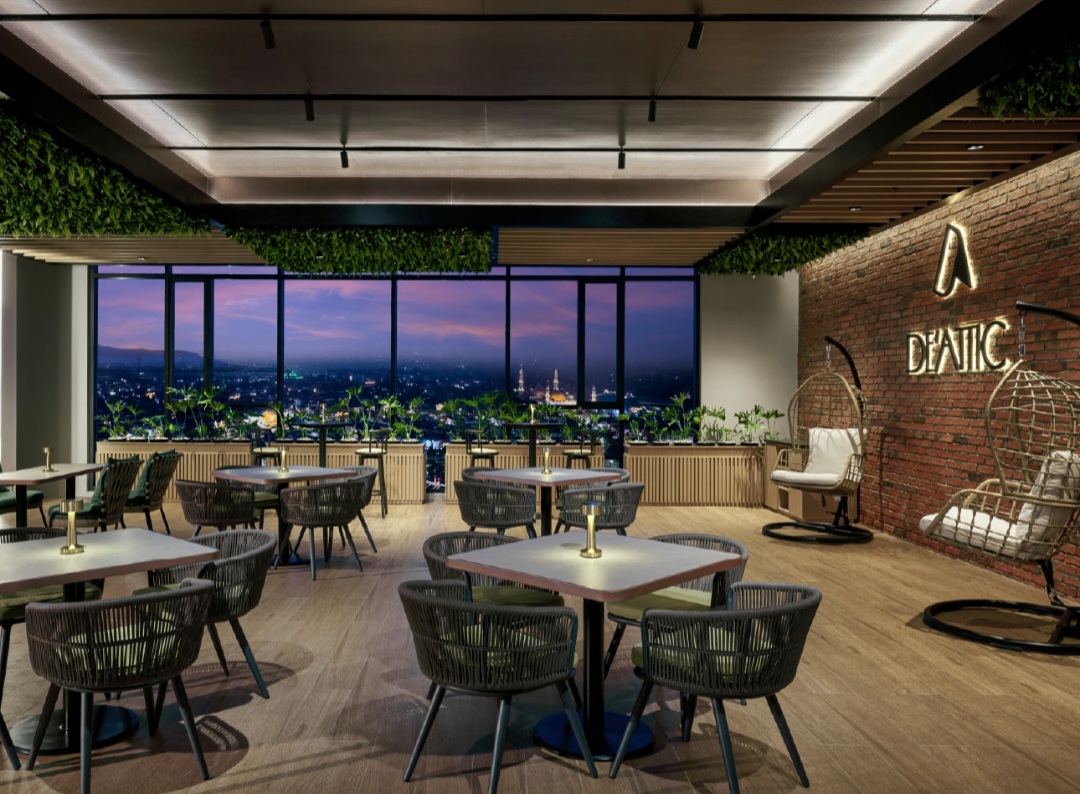 Menikmati Momen di Tengah Pekan Bersama Pearl of the Steamer di De’Attic Rooftop ARTOTEL Living World Kota Wisata – Cibubur