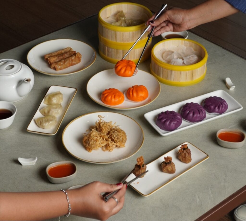 Pearl of the Steamer di De’Attic Rooftop ARTOTEL Living World Kota Wisata – Cibubur