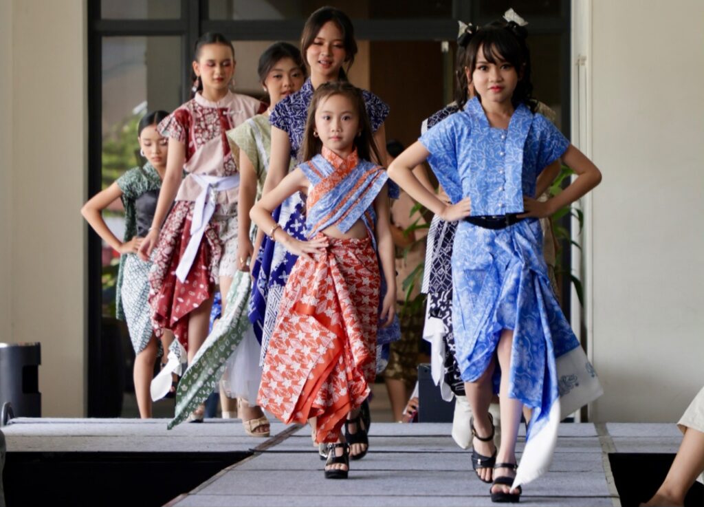 The Alana Hotel Sentul City Berkolaborasi dengan D’Danze Academy & Batik Organik